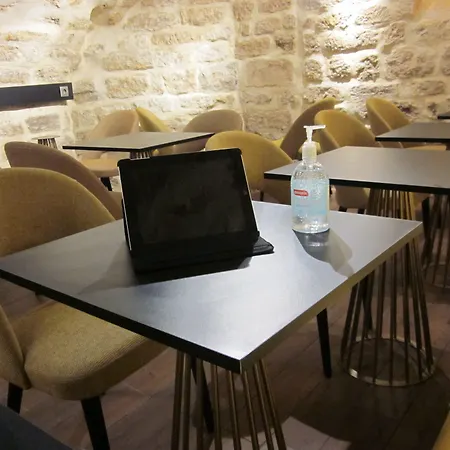 فندق برينس ألبير ليون بيرسي باريس